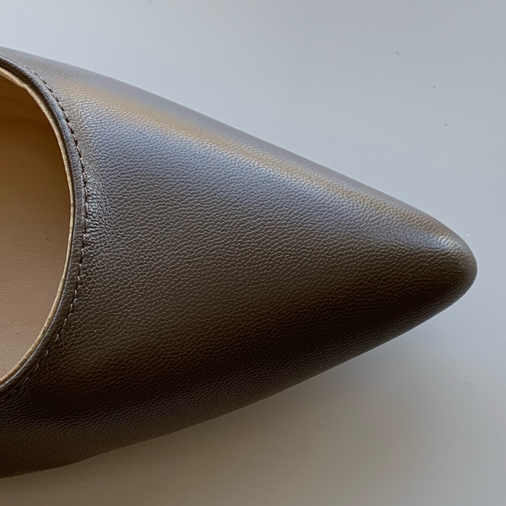 Calvin Klein Pointed Toe Pumps in Taupe Leather, Like New